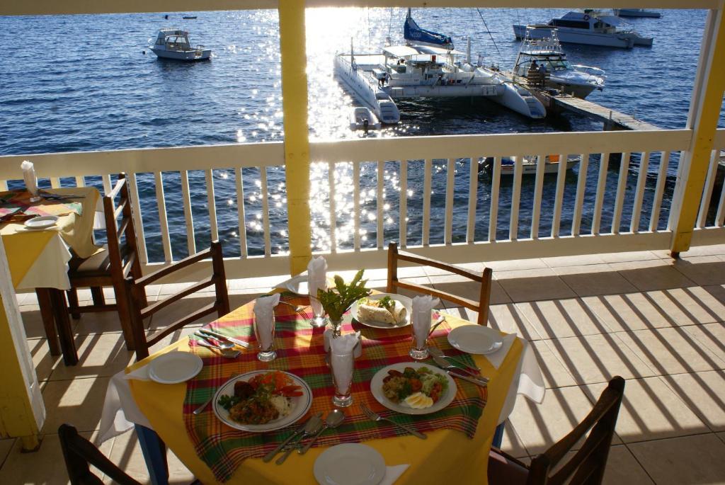 Anchorage Hotel, Whale Watch & Dive Center ロゾー エクステリア 写真